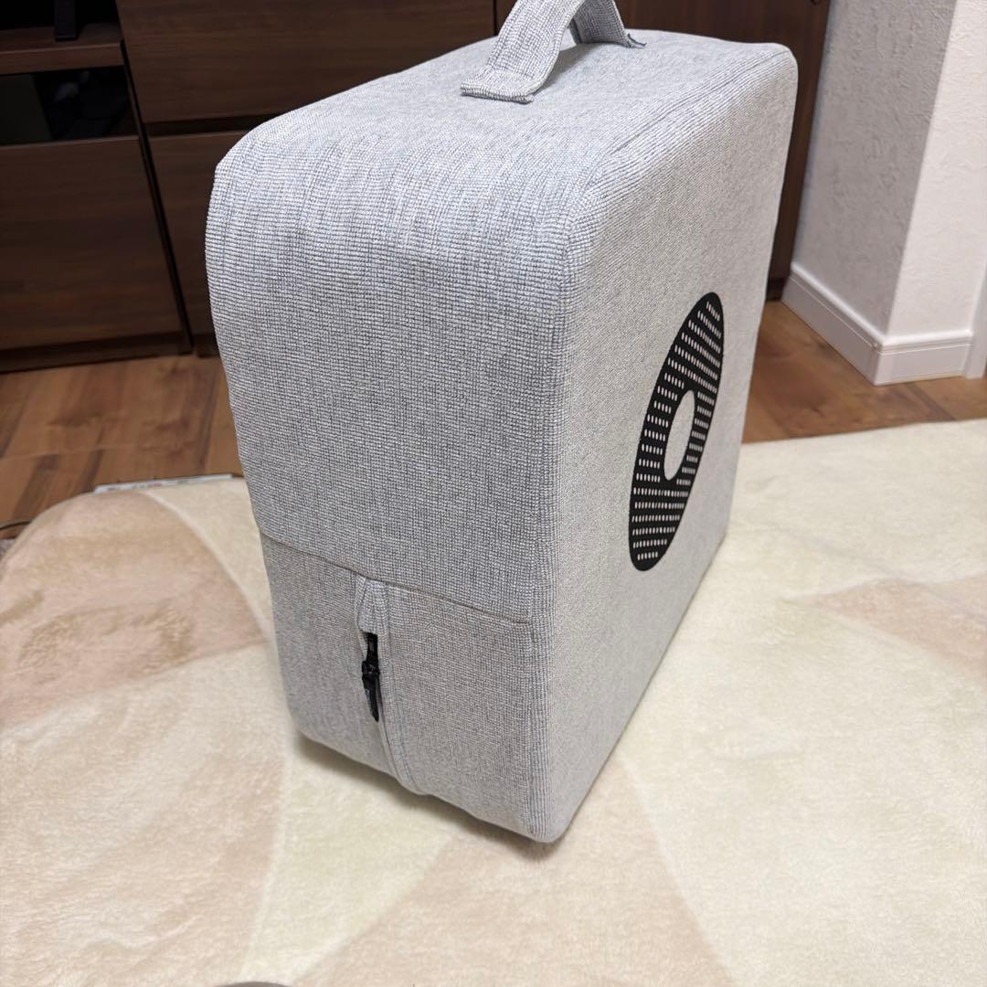 エクササイズ用グレー正方形クッション