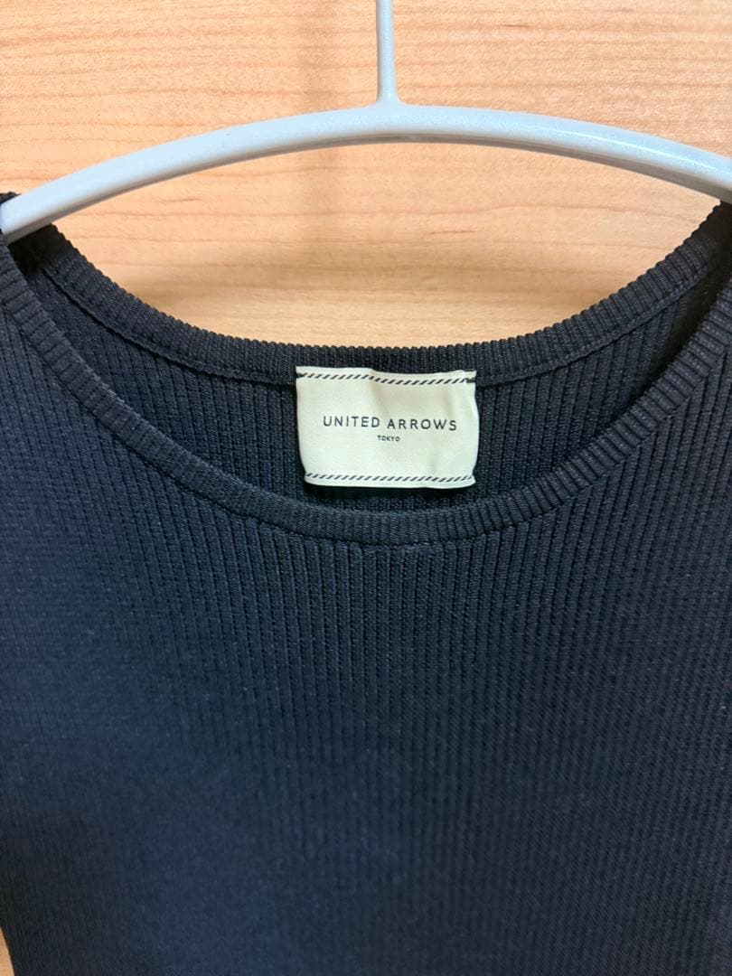 UNITED ARROWS ブラックフリル半袖トップス