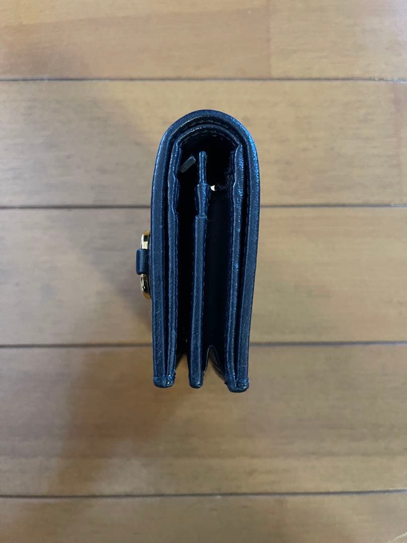 GUCCI グッチ　ネイビーとベージュの二つ折り財布