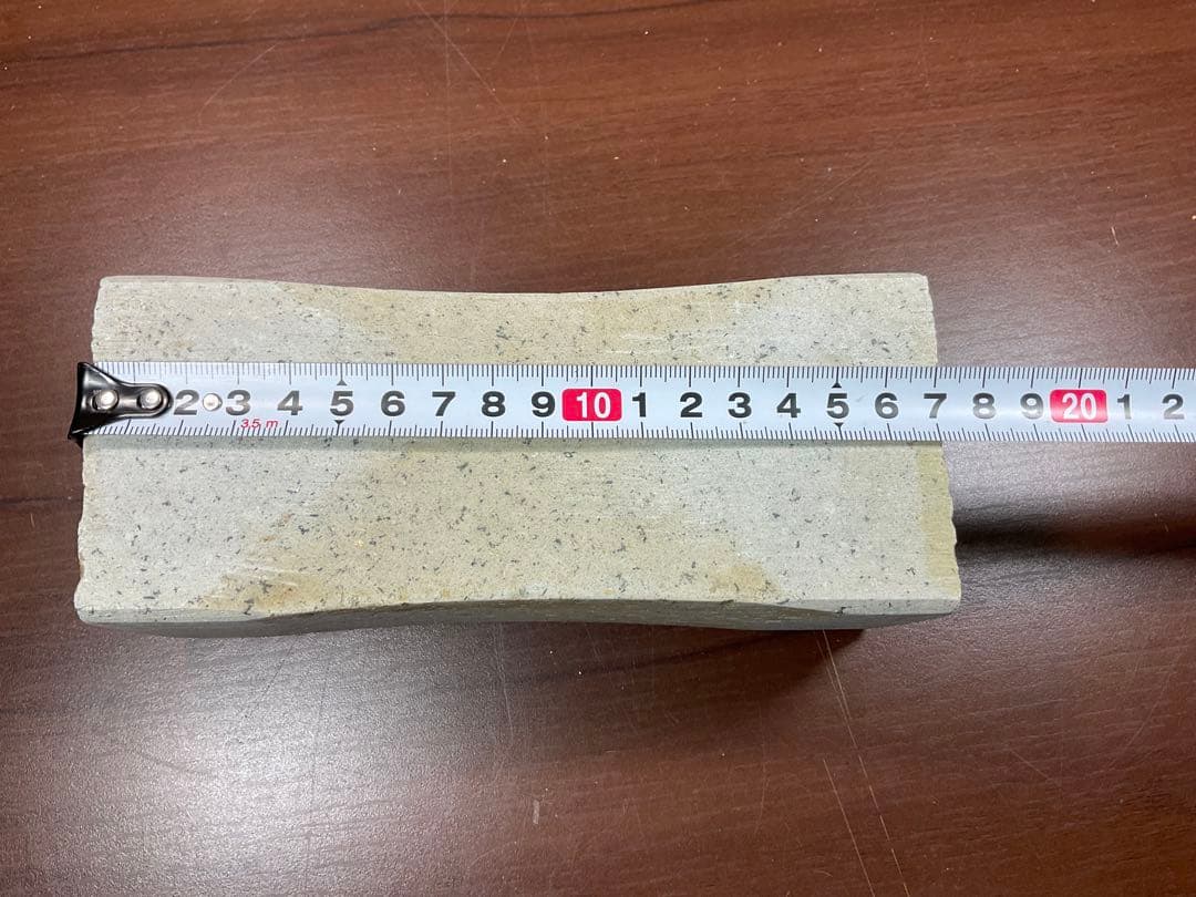 9*9様 昔の大工道具「厚みのある天然砥石と使い込まれた砥石の２点まとめて」