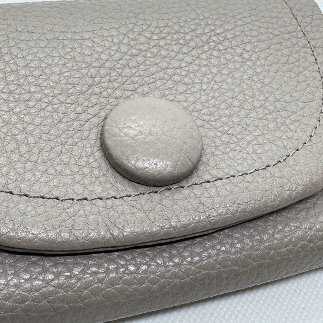 極美品 ジルスチュアート 2つ折財布 ルナティ グレー レザー くるみボタン