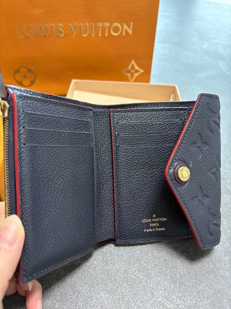 Louis Vuitton ポルトフォイユ・ヴィクトリーヌ ネイビー三つ折り財布