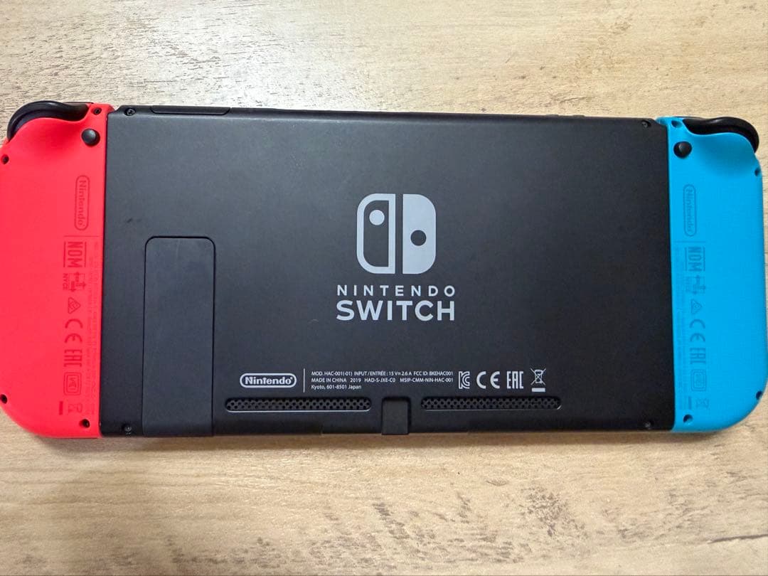 Switch 本体セット（SDカード 32GB・ジョイコン・プレイスタンド付属）
