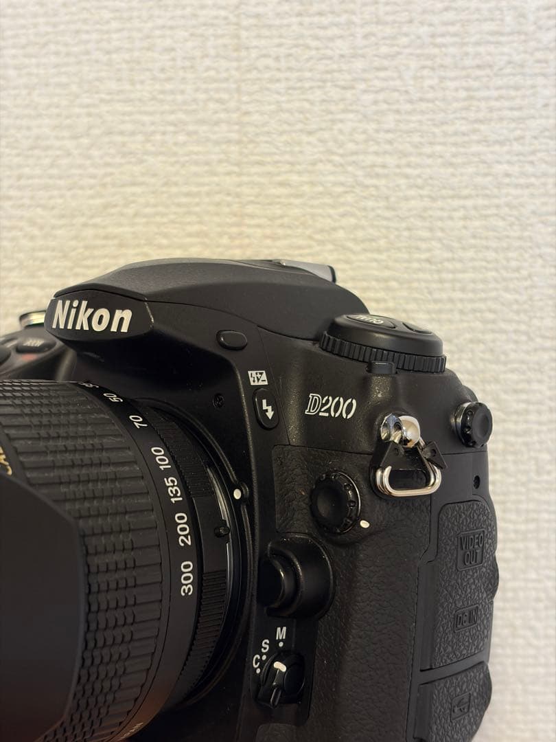 Nikon D200 一眼レフカメラ 18-200mmレンズ付き