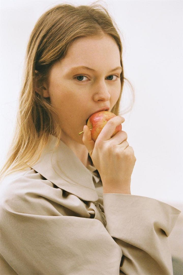完売品 ZARA フリル付きクロップドトレンチコート M-Lサイズ新品タグ付き