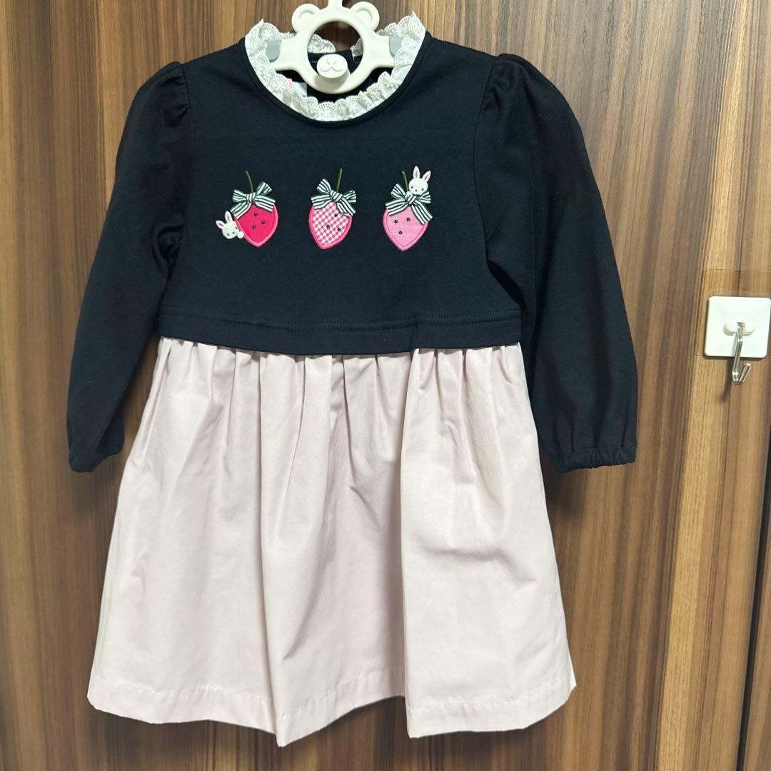 極美品 familiar いちご、うさぎ刺繍 長袖ワンピース