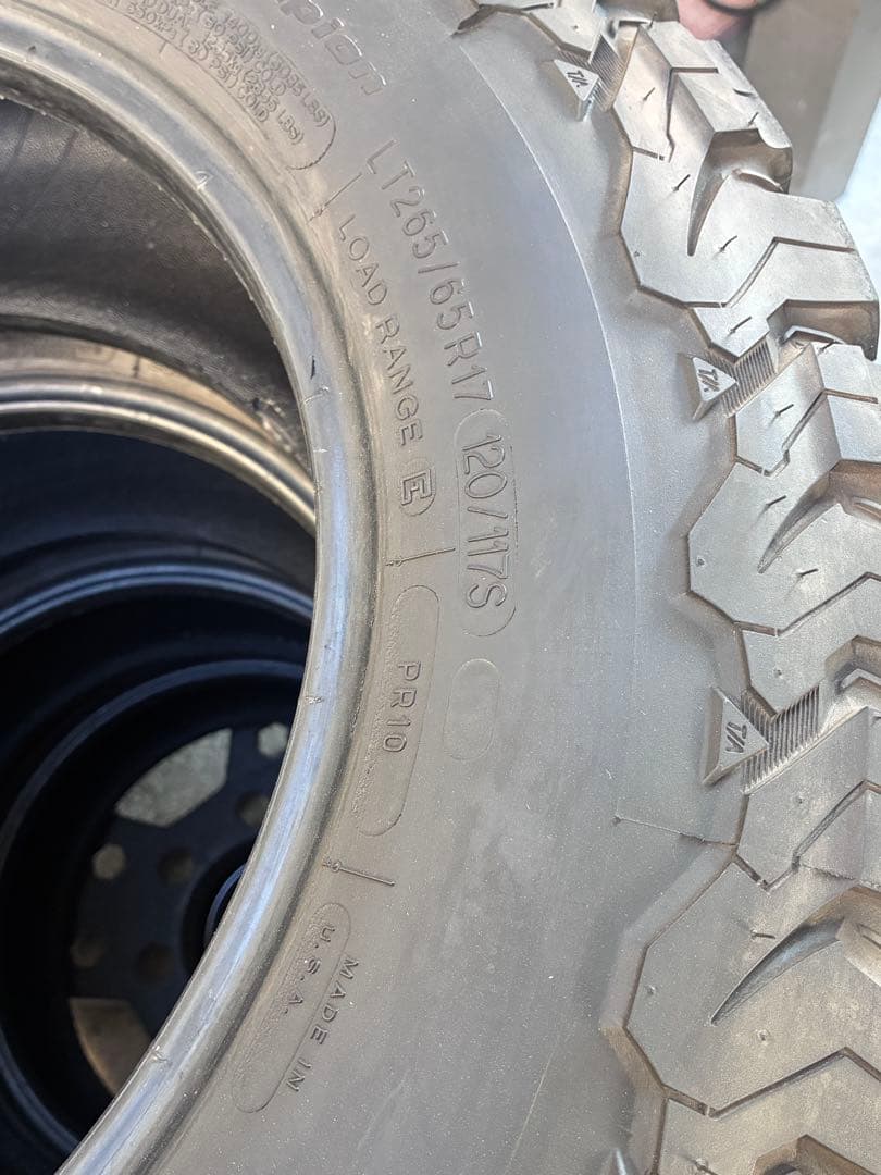 のぶみ様　BFGoodrich LT265/65R17 4本　バリ山　①