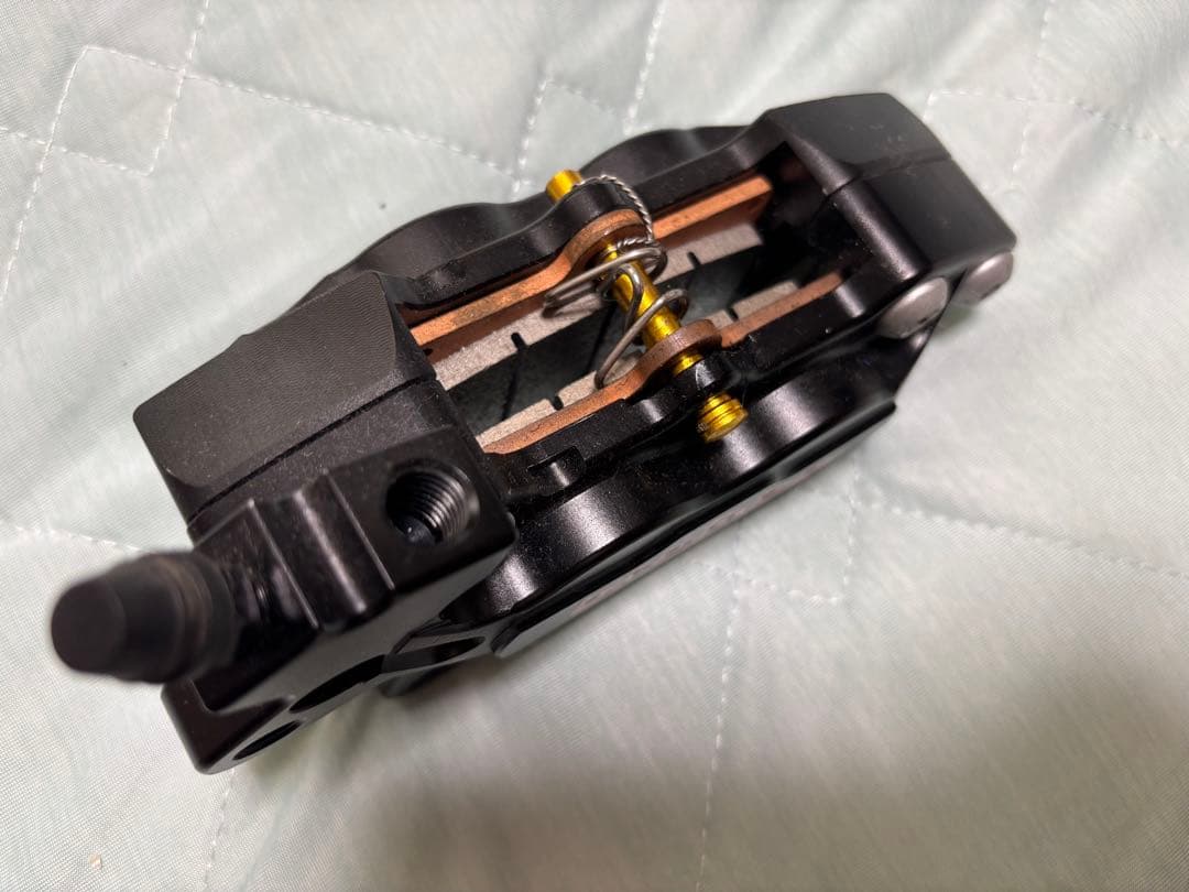 ブラックアルマイト　4POTキャリパー　ピッチ40mm 未使用