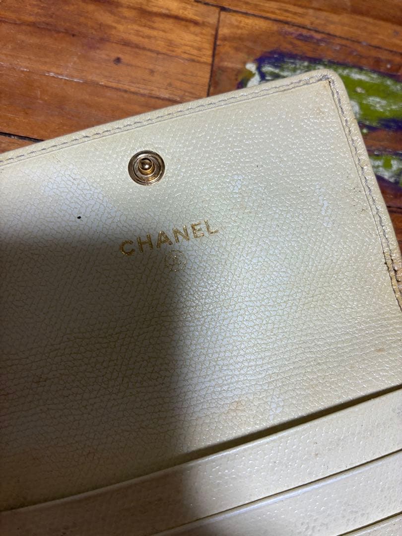 CHANEL シャネル　二つ折り財布 ホワイト