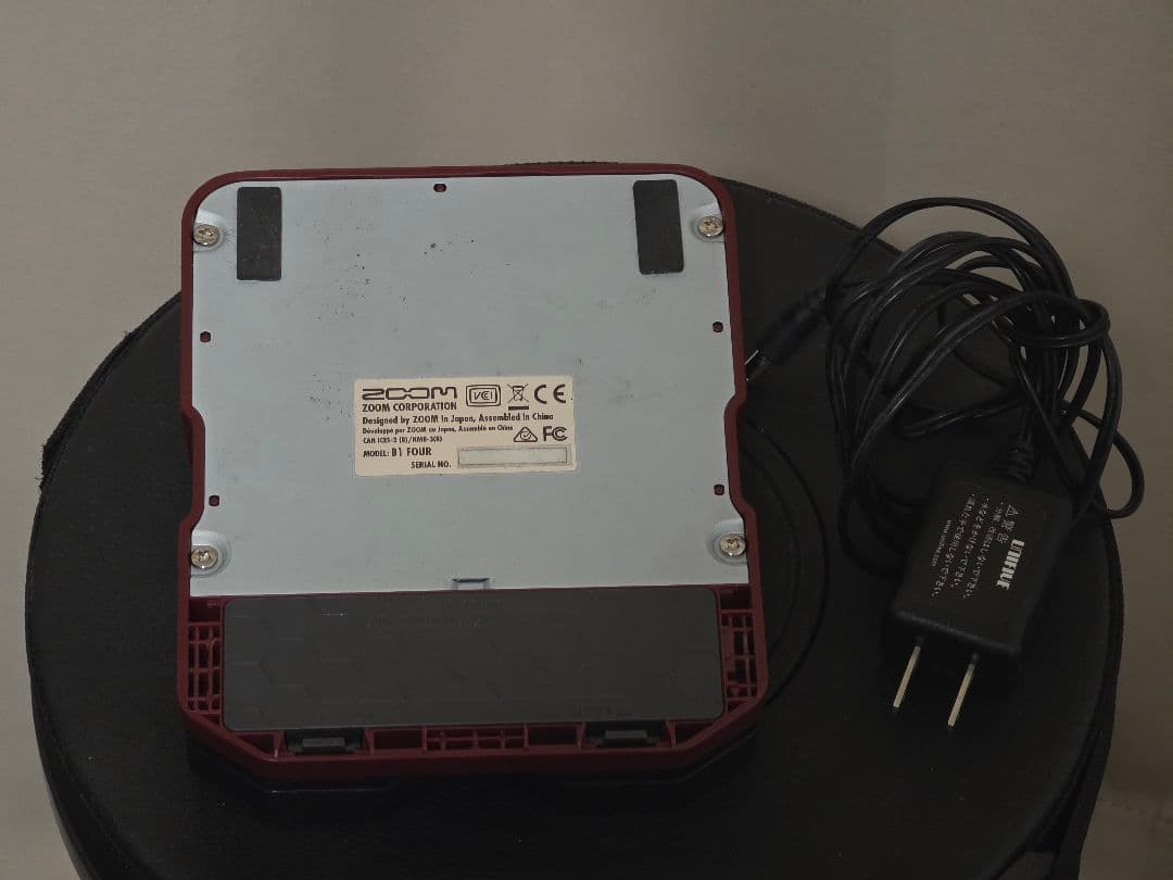 ZOOM B1 FOUR ベースエフェクター