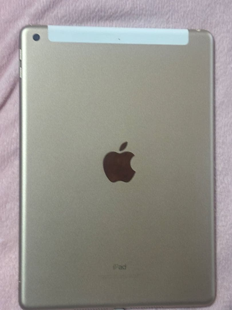 iPad 第5世代（9.7インチ）Wi-Fi + Cellular 32GB