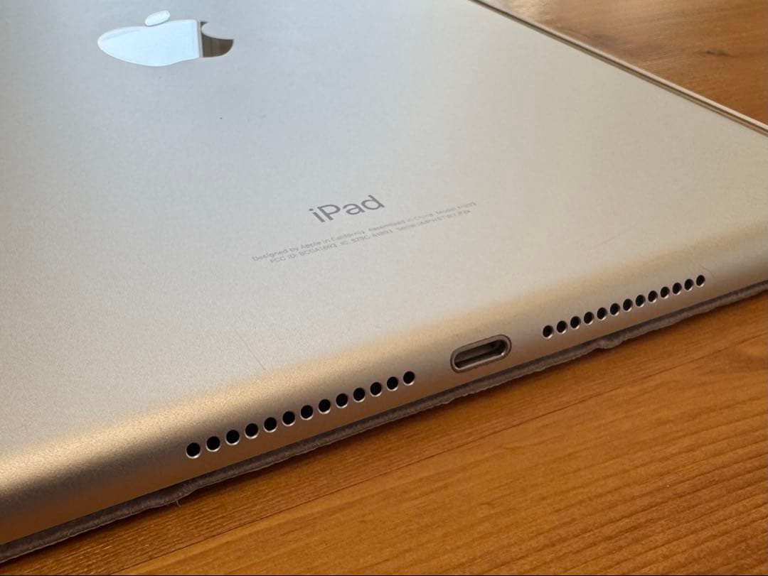 【純正カバー付】Apple iPad 第6世代 32GB シルバー 正常動作品