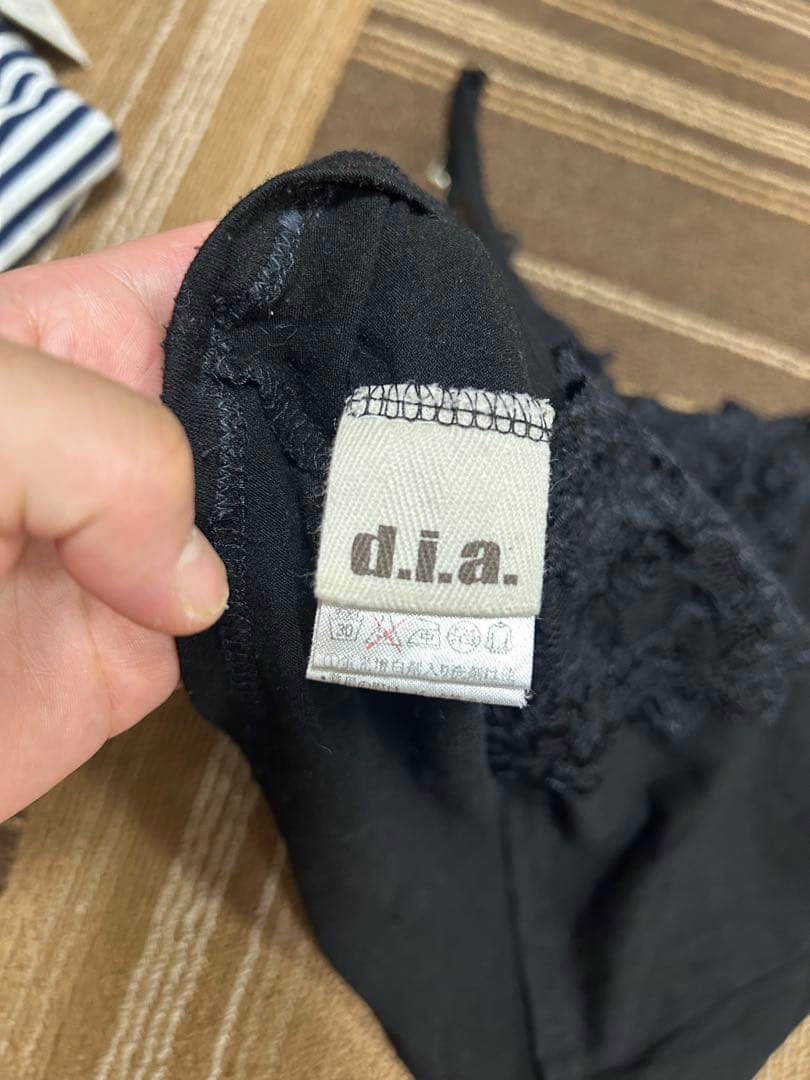 ストライプリボン付き黒キャミソール　d.i.a