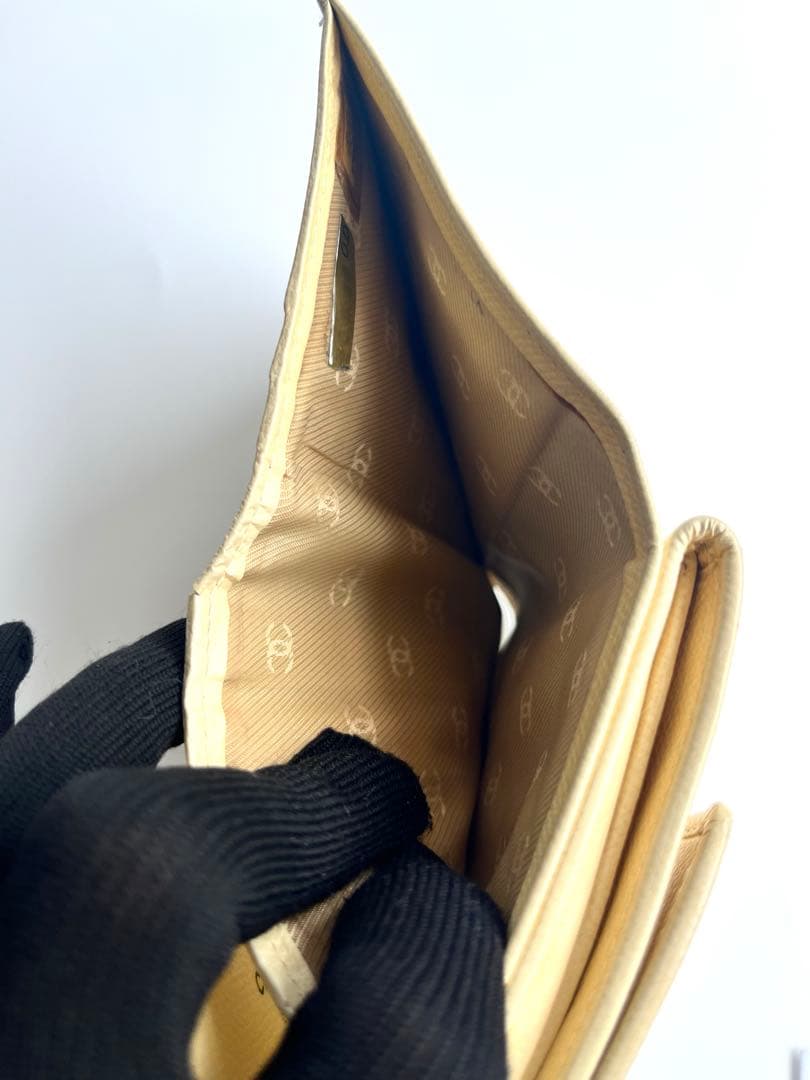 CHANEL シャネル　ダブルホック　二つ折財布　クリームベージュ