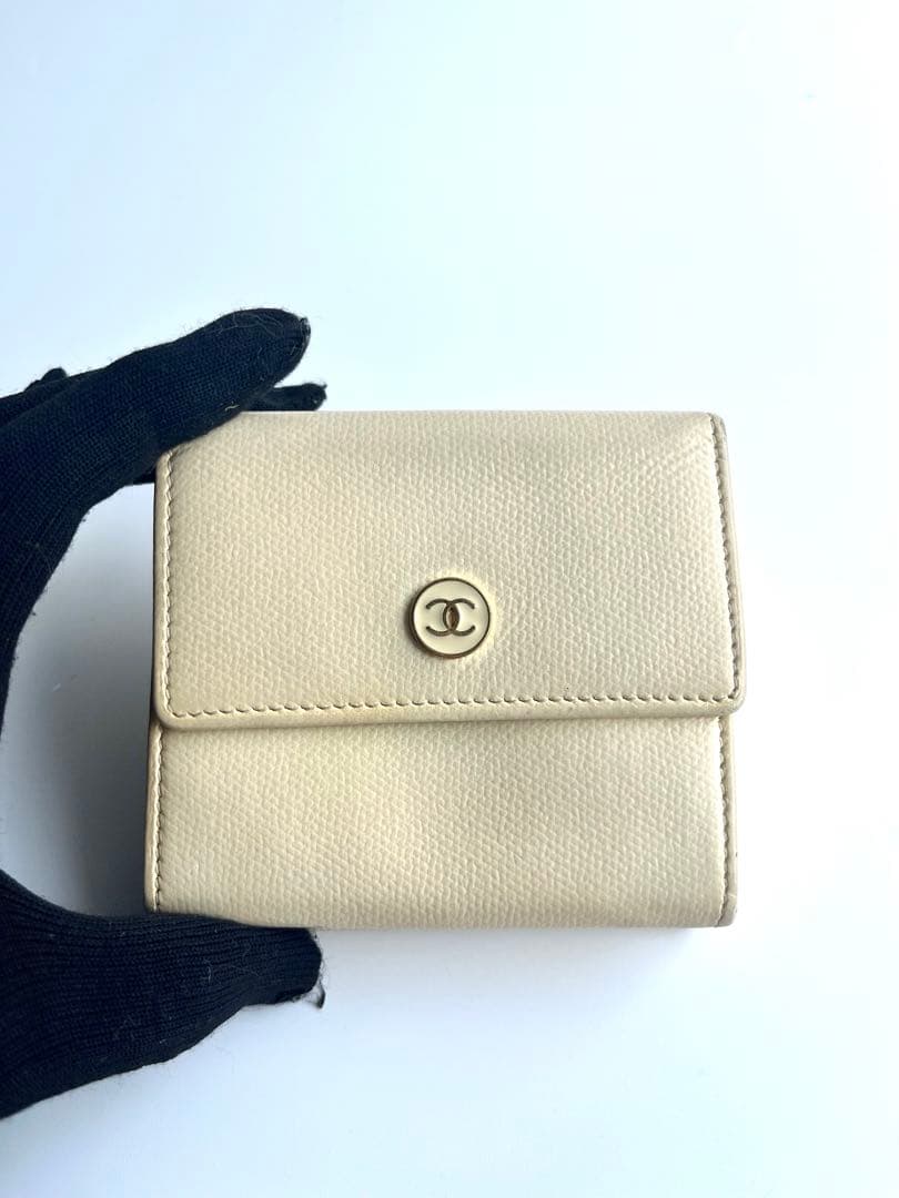 CHANEL シャネル　ダブルホック　二つ折財布　クリームベージュ