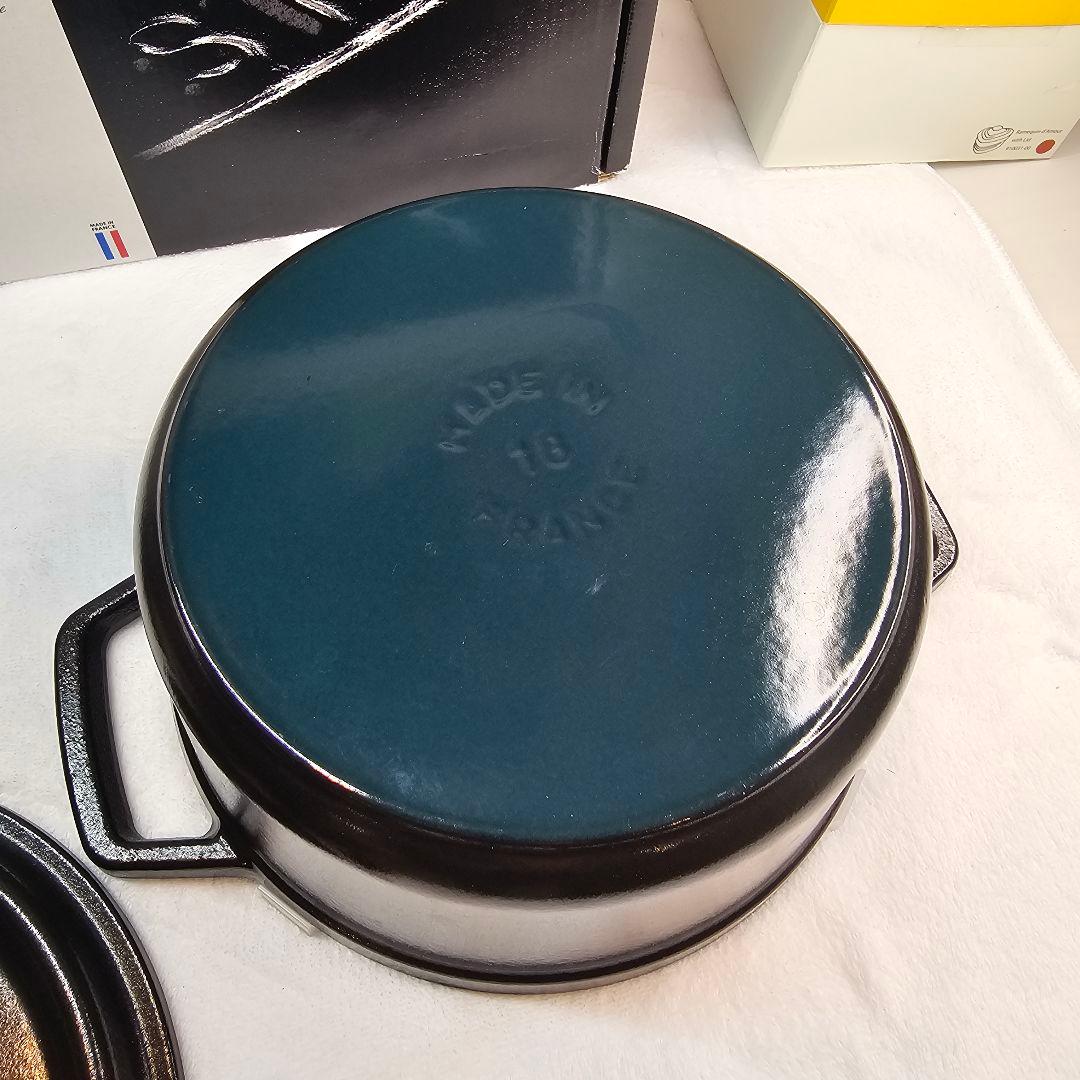 STAUB ストウブピコ・ココット 18cmラウンド鋳鉄製 両手鍋 ブラック