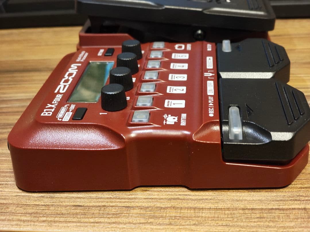 ZOOM B1X FOUR ベースエフェクター