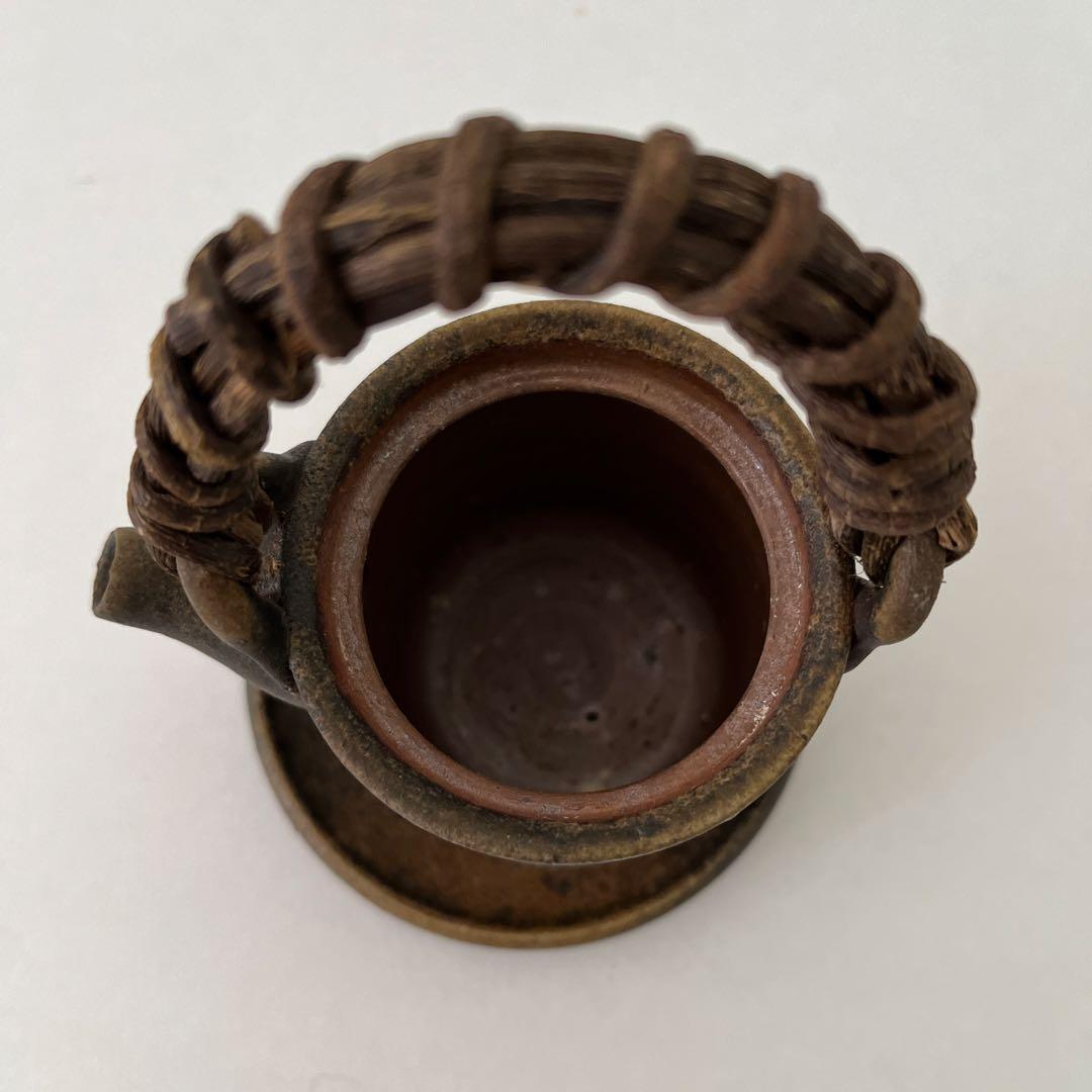 備前焼ハンドメイド醤油注ぎ（茶色、皿付き）　味わい深い器です