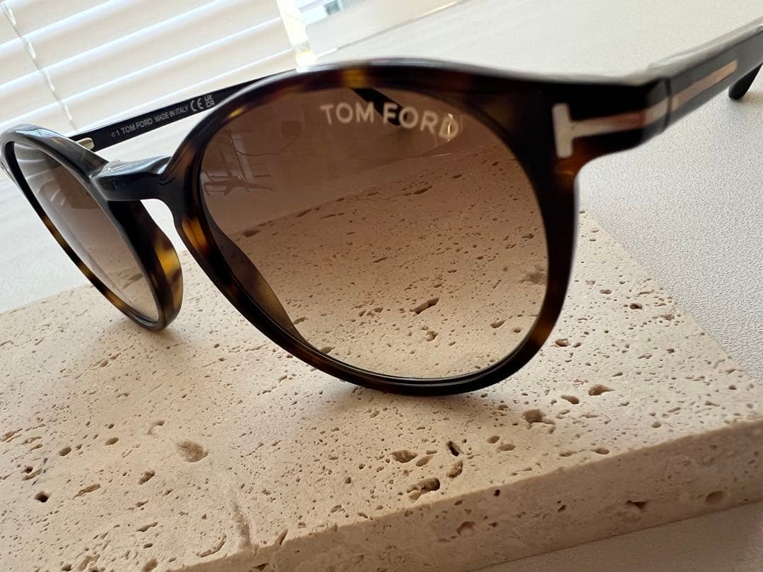 TOM FORD サングラス TF539 52F