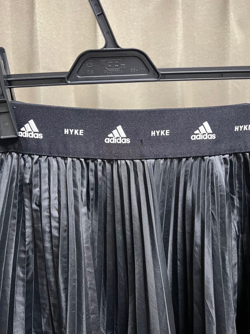 値下げ HYKE × adidas コラボ アシンメトリー プリーツ ワンピース