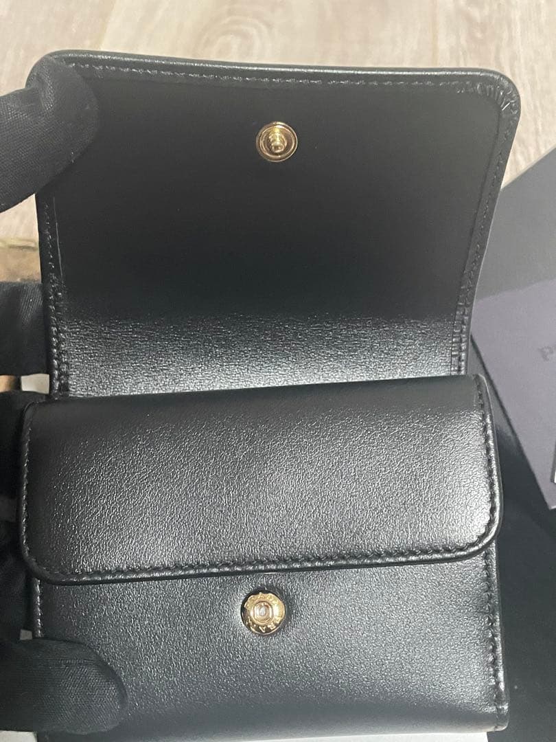 新品・PRADA ・三つ折り財布
