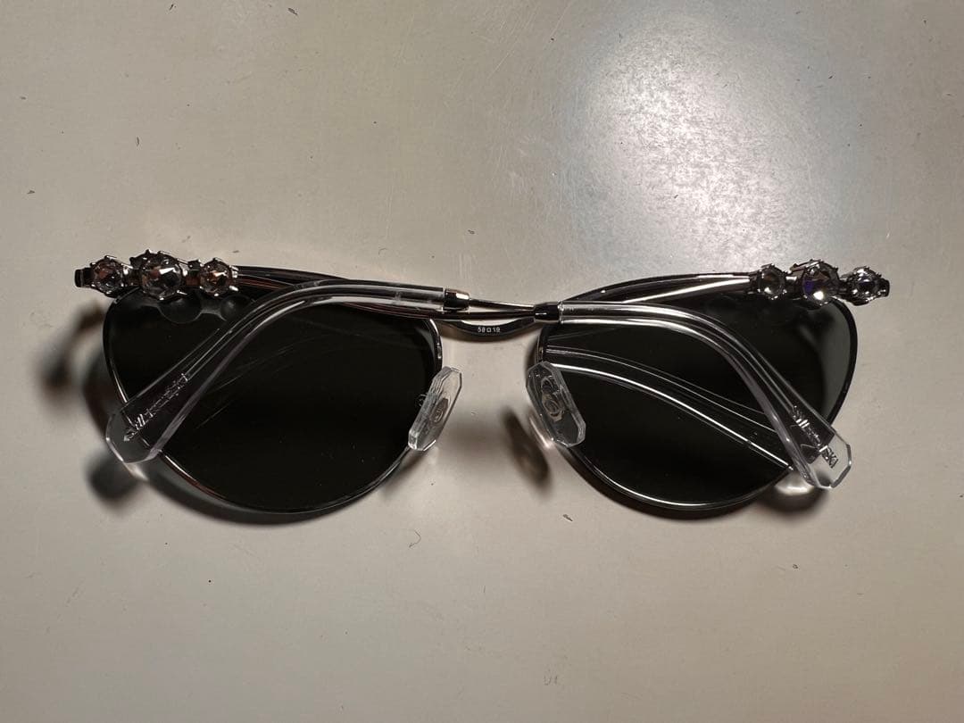 新品未使用　Swarovski シルバー キャットアイサングラス ケース付き