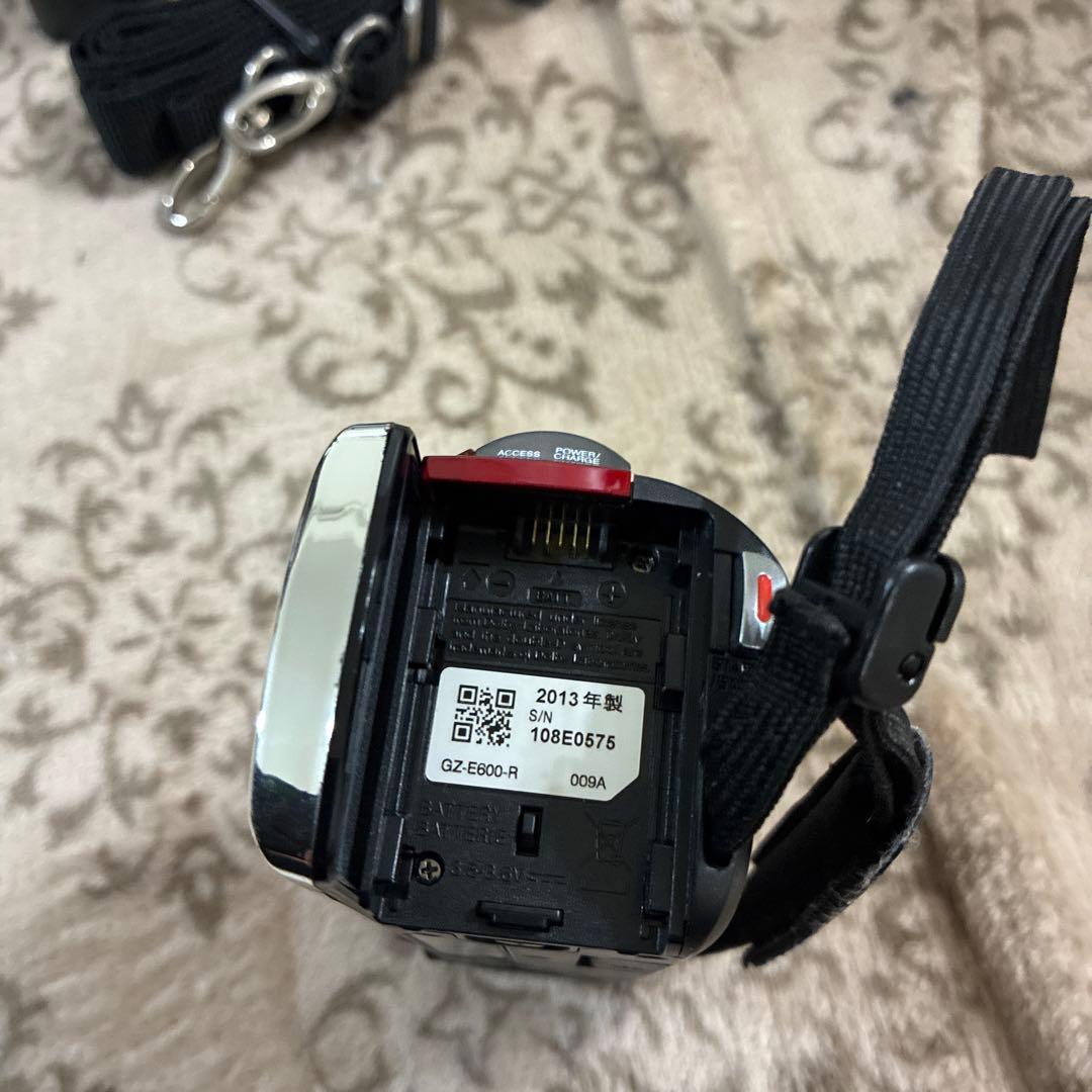 【送料込】JVC Everio ビデオカメラ FULL HD GZ-E600-R