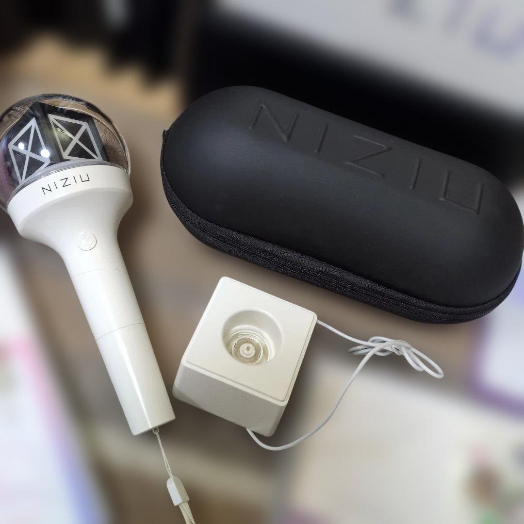 く*様 NiziU ペンライト本体 収納ケース付き　あとおまけ色々セット