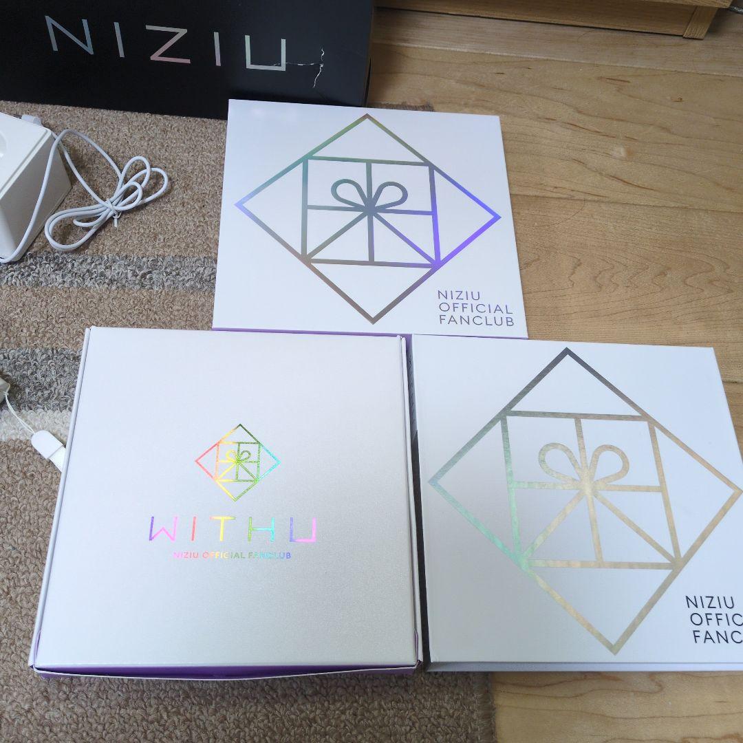 く*様 NiziU ペンライト本体 収納ケース付き　あとおまけ色々セット