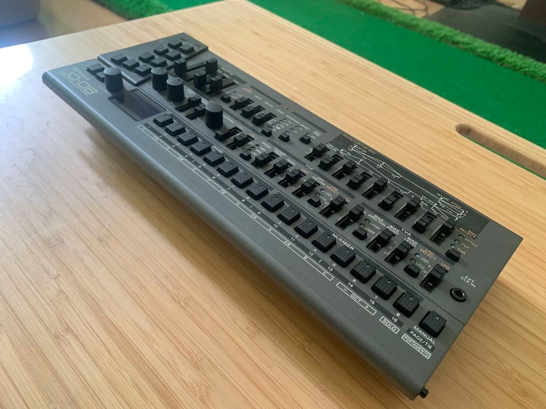 Roland JD-08 シンセサイザー