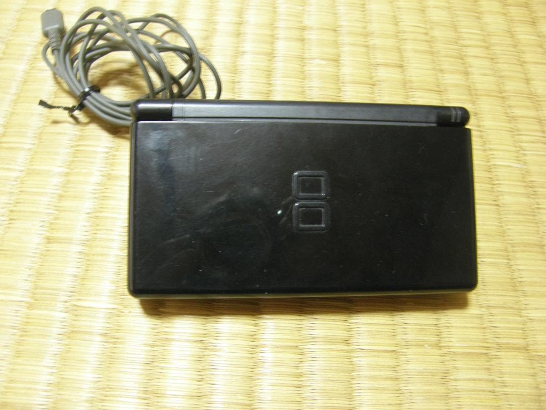 任天堂DSLite、USG-001、アダプターUSG-002動作品の出品です。