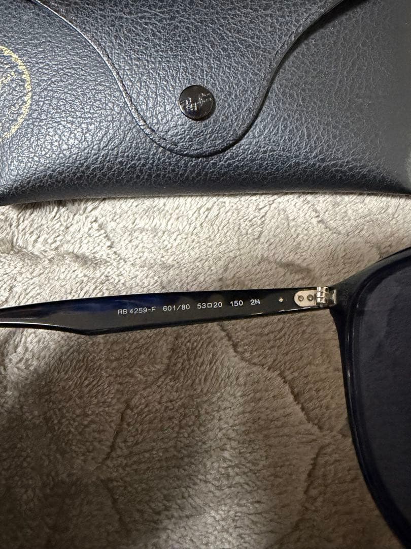 Ray-Ban RB 4259-F ブルーサングラス
