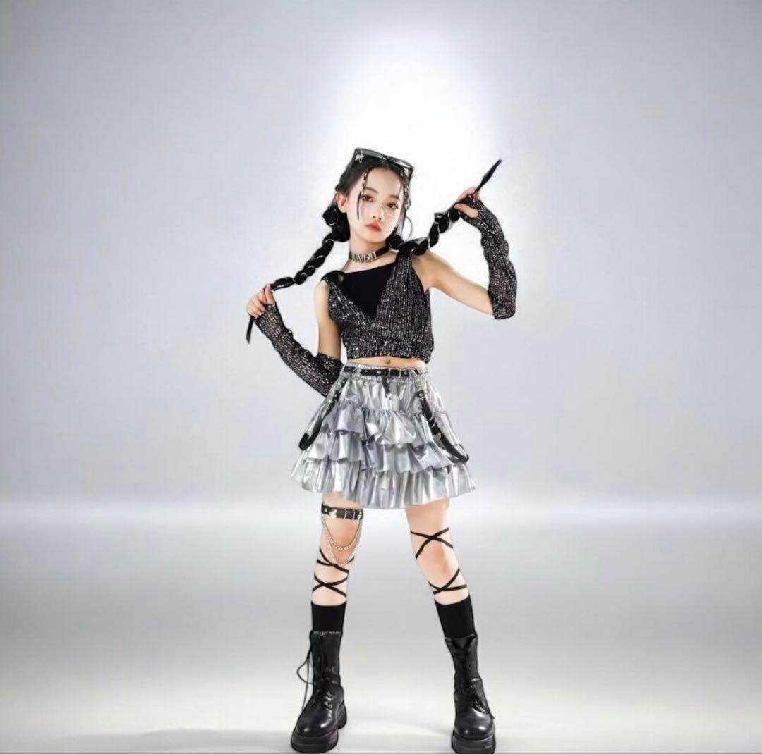 【新品】ラメグリッター4点セットアップ 130cm キッズ ダンス衣装 KPOP