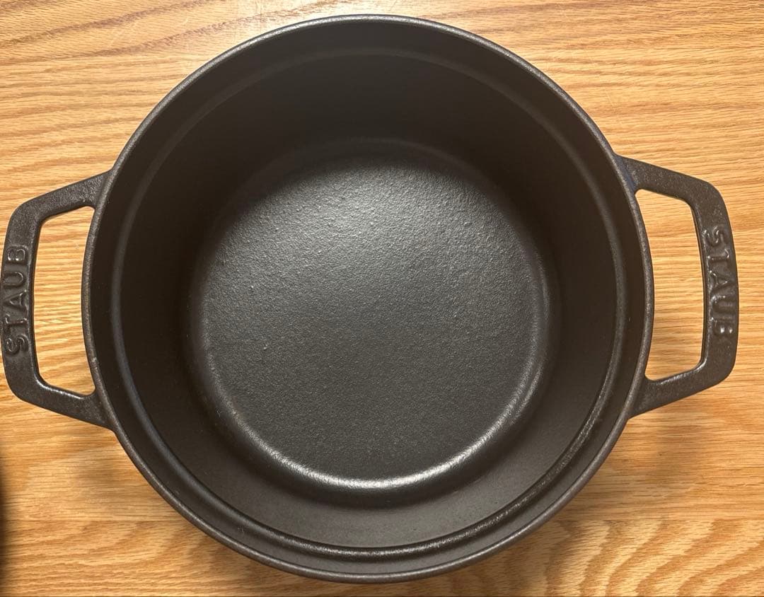 けんと様　STAUB La Cocotte 鍋 20センチ 黒