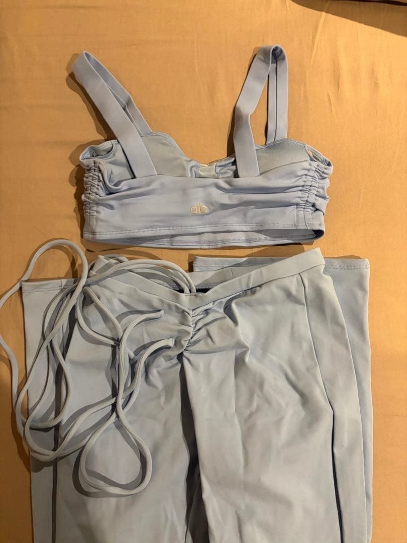 Alo Yoga AIRBRUSH CINCH セットアップ