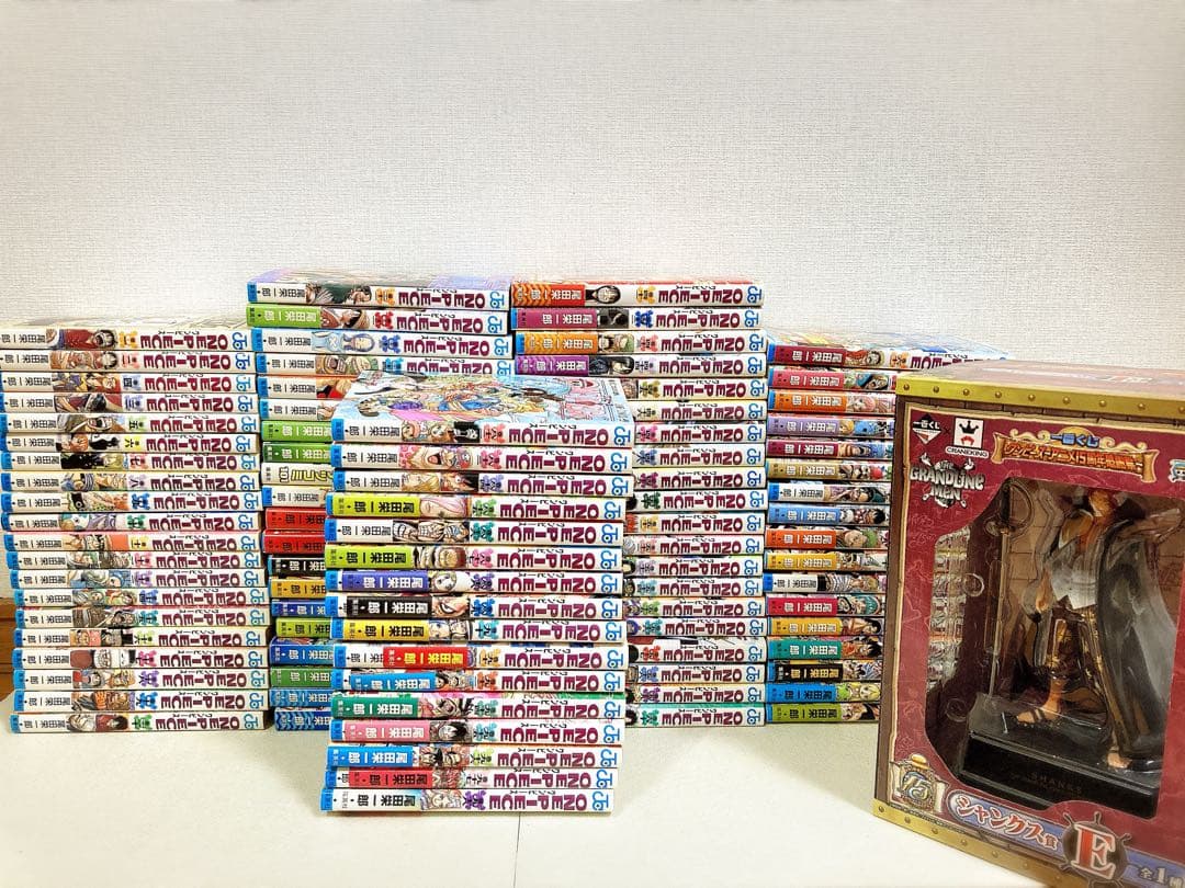 ワンピース漫画まとめ売り+ シャンクスフィギュア