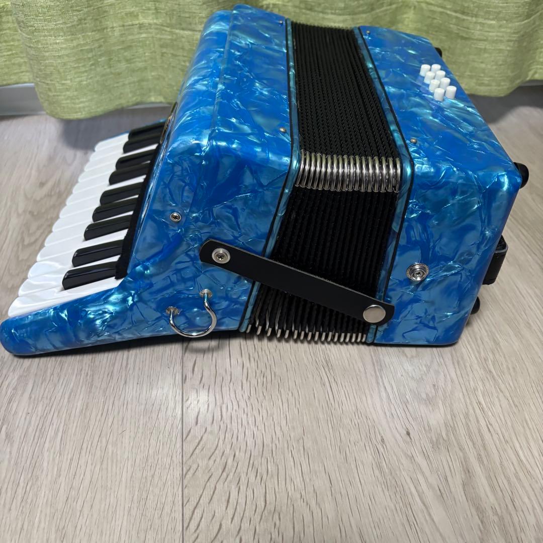 22鍵盤　アコーディオン