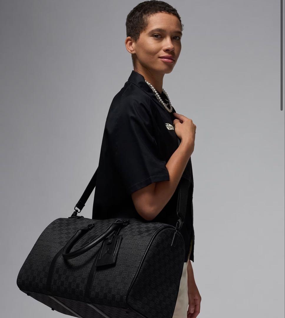 Jordan モノグラムダッフルバック（ブラック、25L）