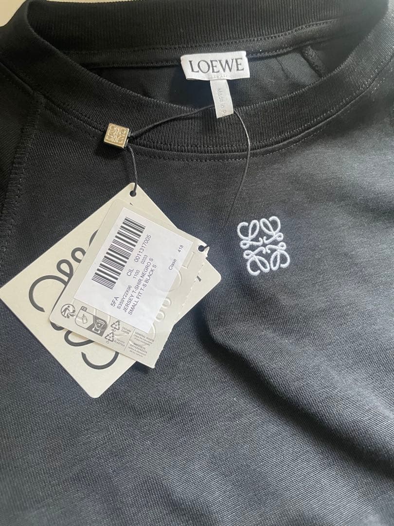 LOEWE tシャツ
