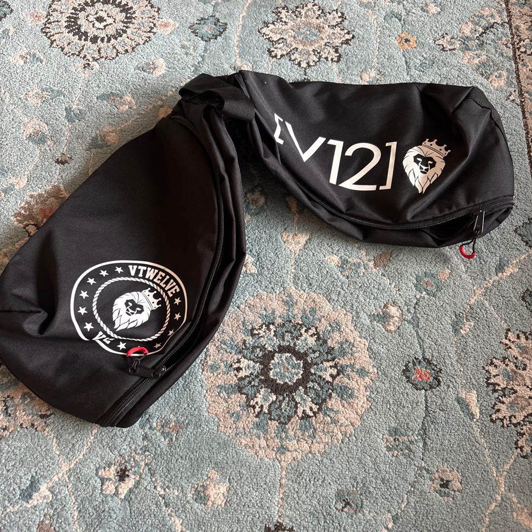 v12 シューズケース
