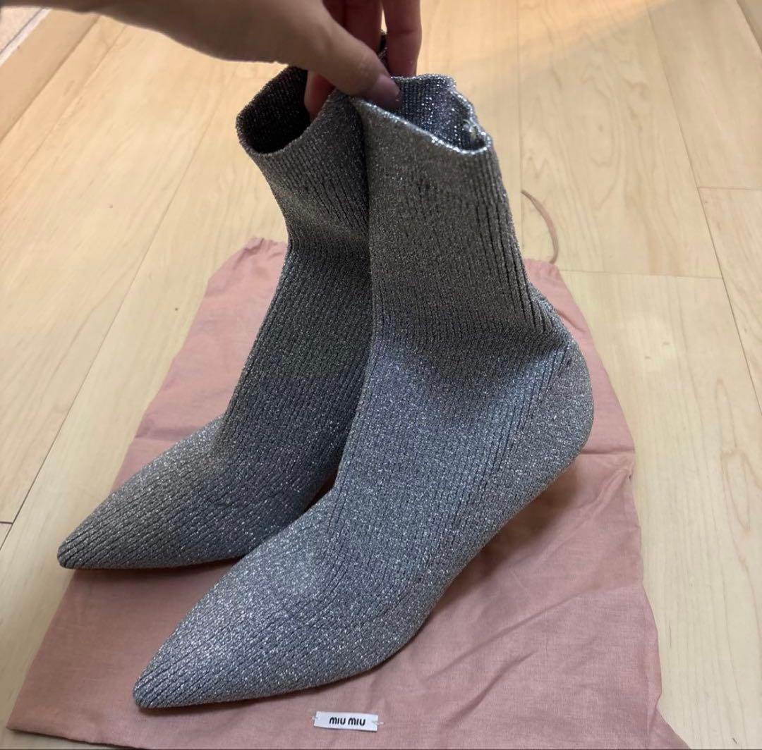 Miu Miu シルバー ポインテッドトゥブーツ