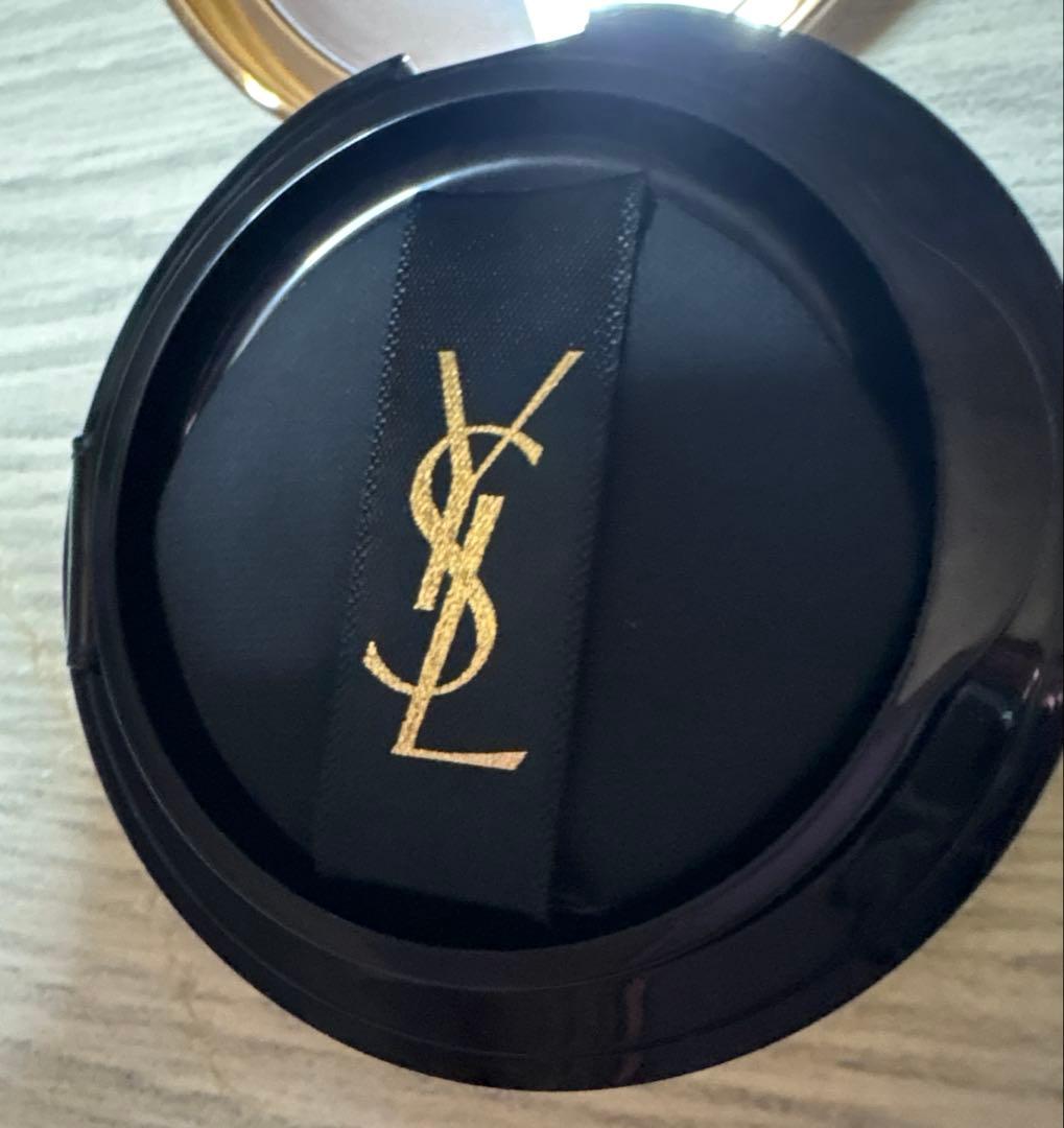 YSL クッションファンデーション　ラディアントタッチグロウパクト　BR20
