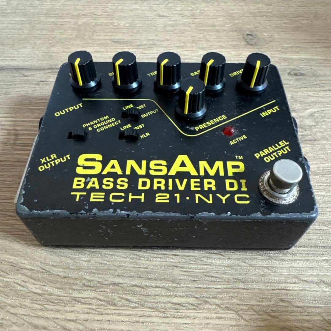 ベース TECH21 SANSAMP BASSD DI
