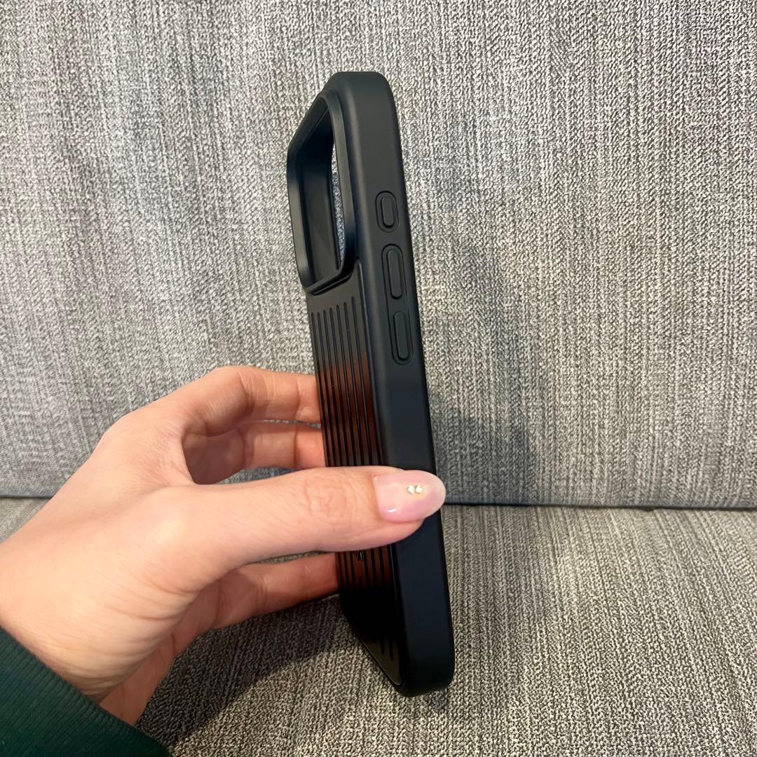 RIMOWA iPhone17pro用ケース ブラック