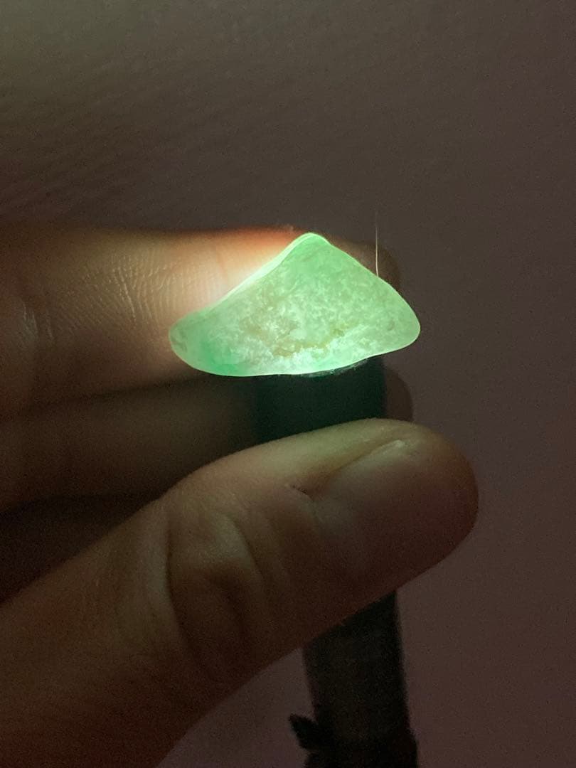 糸魚川翡翠　高品質　ろうかん質　6g