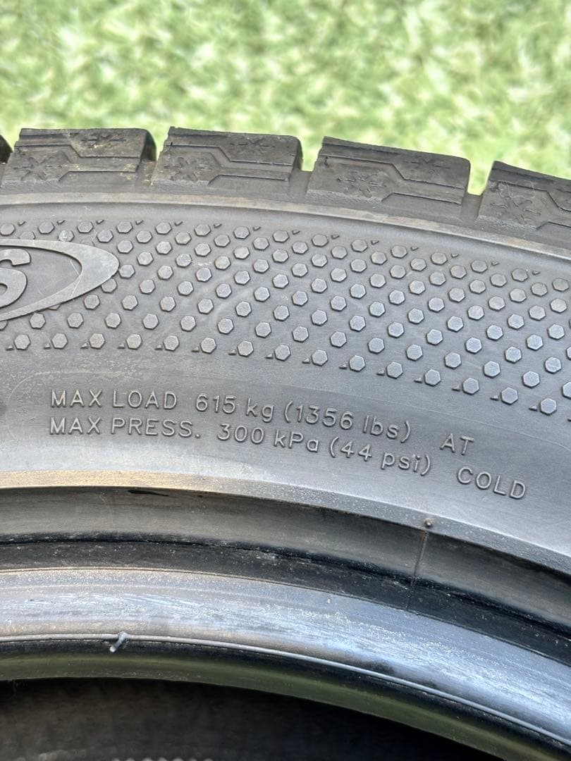 新しいケンダ KR36 スタッドレスタイヤ 205/55R16 4本セット