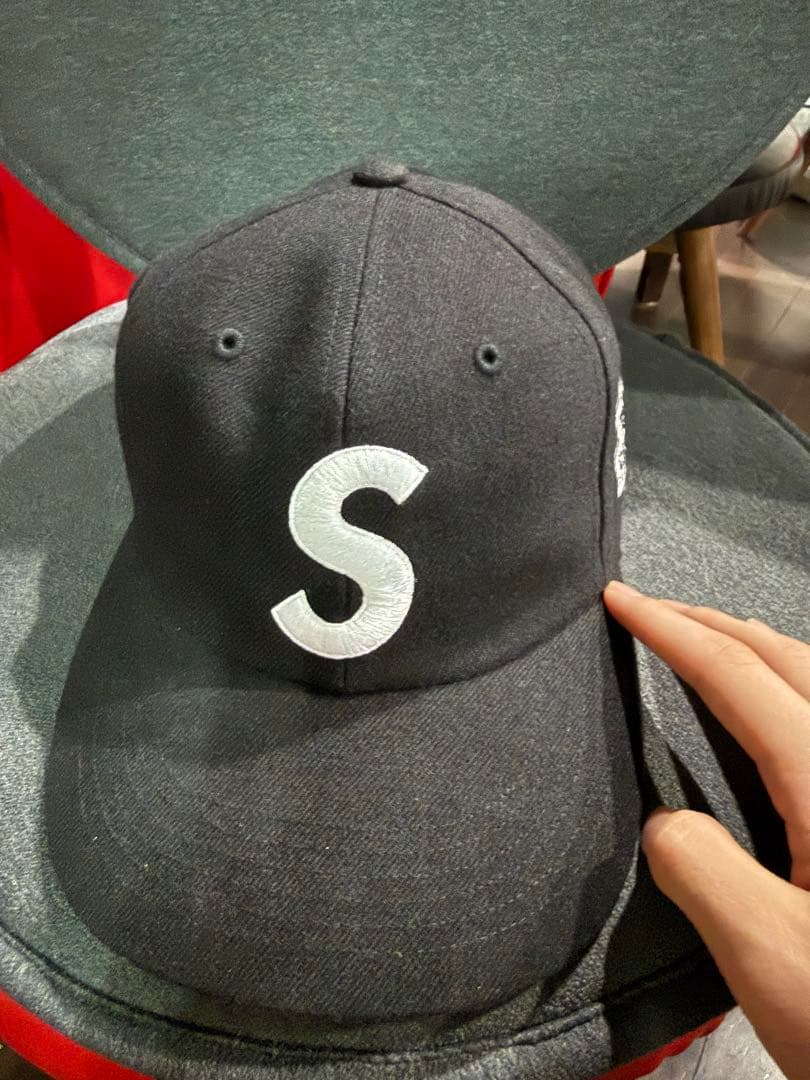 Supreme World Famous S Logo 6-Panel ブラック