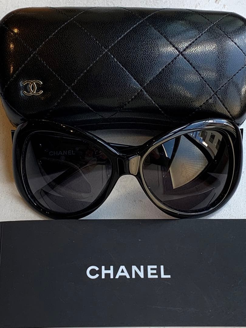【極美品】CHANEL ココマーク　ブラック サングラス　現行モデル