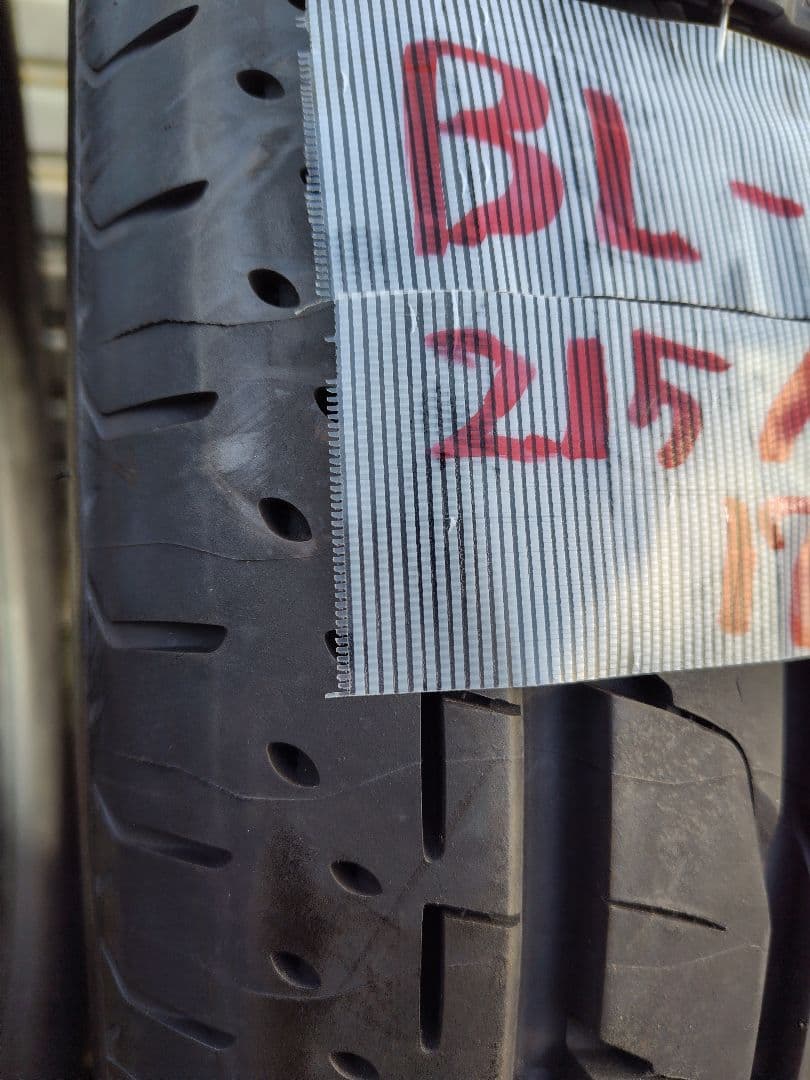 ブリジストン、LUFT.RV2 215/60R17 2023年製