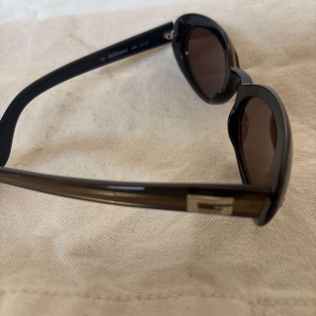 GUCCI オーバルブラウンサングラス